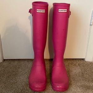 Bright pink HUNTER tall rain boots